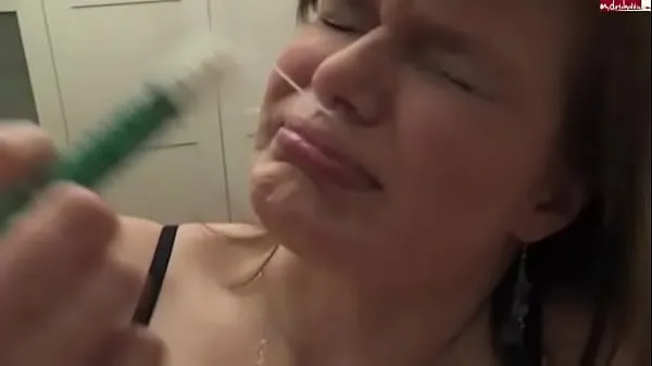 XXX Girl injects cum up her nose with syringe [no sound filmy energetyczne