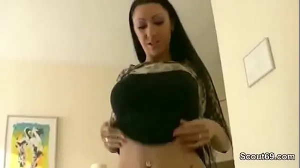 XXX Sister catches stepbrother and gives him a BJ ενεργειακές ταινίες