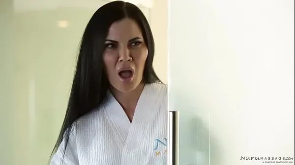 XXX Jasmine Jae трахается с лучшим другом своего мужа энергетических фильмов