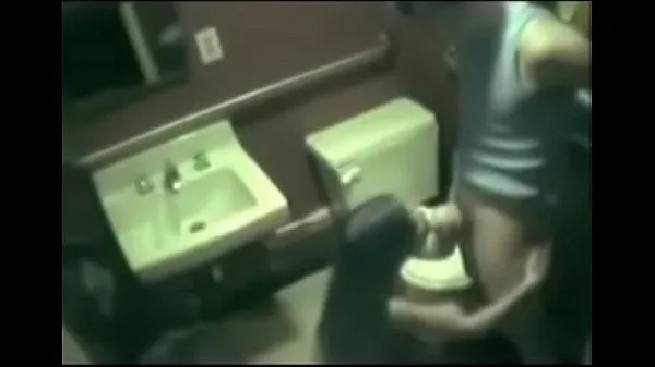 XXX Voyeur Caught fucking in toilet on security cam from energetických filmov