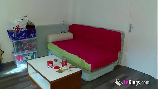 XXX Uma jovem procura um colega de apartamento com uma condição: ela pode transar com ele a qualquer momento energia Filmes