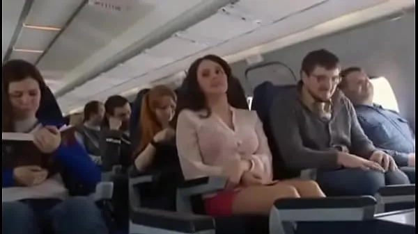 XXX Mariya Shumakova Destellando las tetas en el avión - Video HD gratis películas sobre energía