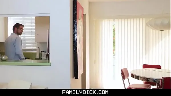 XXX FamilyDick - Twink diminuto aprende a follar el agujero apretado de su padrastro películas sobre energía