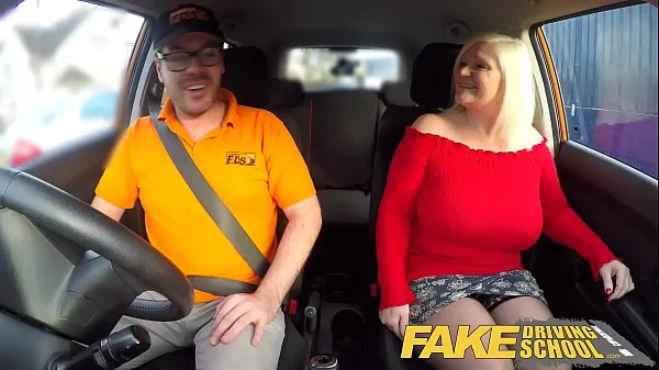 XXX Fake Driving School Busty reife MILF saugt und fickt glücklichen LehrerEnergiefilme