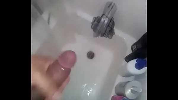 XXX Stroking and cumming in the shower energiefilms