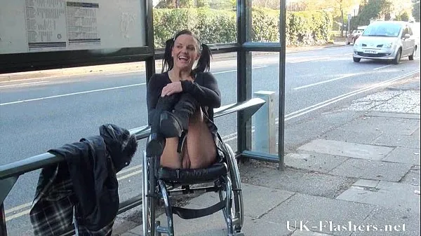 XXX Nudité en public paraprincess et pornstar handicapée clignotant Films énergétiques