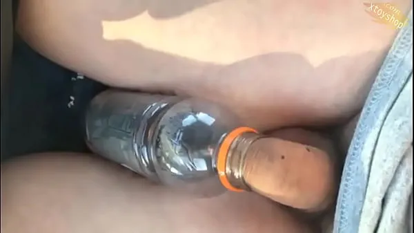 XXX Hot Pissing In A Bottle In The Car Filem tenaga