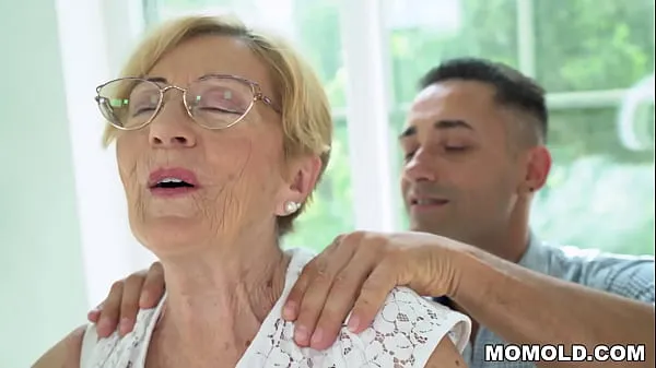 XXX Kinky Old Chubby GILF Malya has a lucky day, gets to hop on a young dong energetických filmov