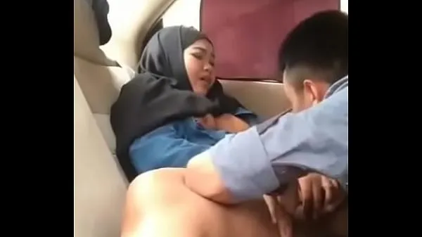 XXX Hijab girl in car with boyfriend Film energi