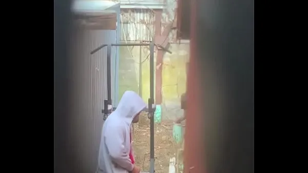 XXX guy caught taking piss outdoors أفلام الطاقة