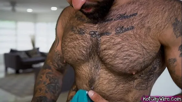 XXX Guy gets aroused by his hairy stepdad - gay porn enerji Filmi