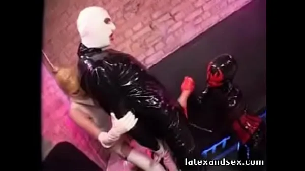 XXX Latex Angel и групповой фетиш с демонами в латексе энергетических фильмов