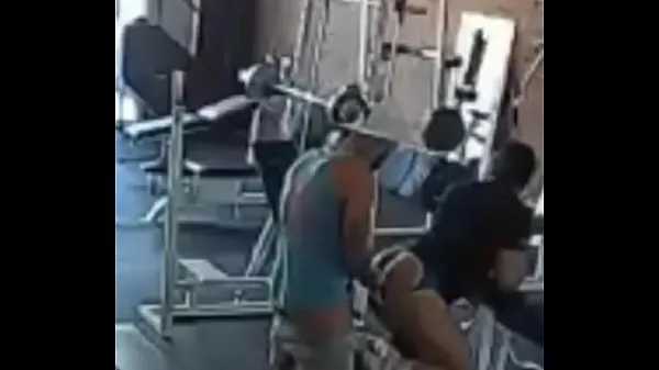 XXX Ragazzi sexy scopano in palestra prima dell'arrivo di altri clientifilm sull'energia