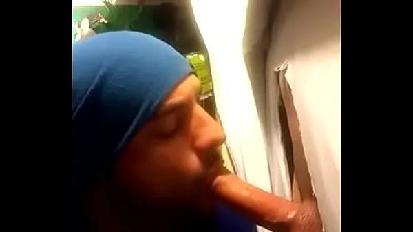 XXX Gloryhole sucer la gorge profonde accrochée à mon trou privé dans l'est du Kent Films énergétiques