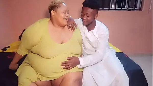 XXX AfricanChikito Fat Juicy Pussy s'ouvre comme un GEYSER Films énergétiques