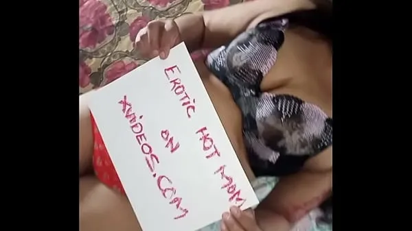 XXX Présentation nue d'une femme sexy indienne desi montrant ses seins, mamelons et cul Films énergétiques