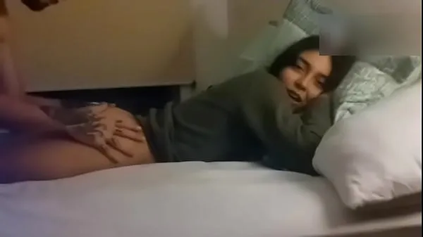 XXX BLOWJOB UNDER THE SHEETS - TEEN ANAL DOGGYSTYLE SEX 에너지 영화