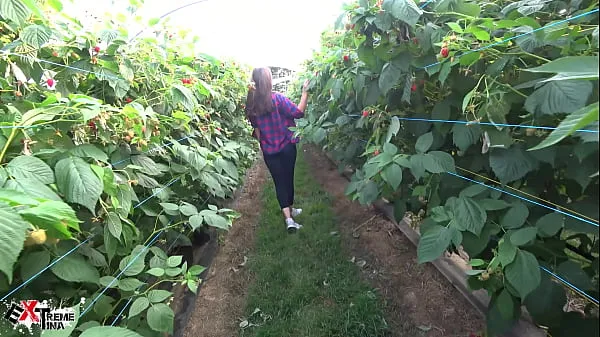 XXX Hardcore Mouth Fuck in Garden and Strawberry Cum Film energi