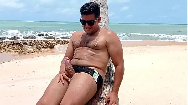 XXX Yuri Gaúcho se masturbando na Praia de Coqueirinho PB com banhistas na praia enerji Filmi