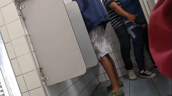XXX fuck in the public bathroom filmy energetyczne