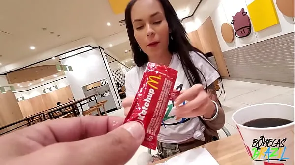 XXX Tirando a Neca para fora enquanto come um Big Mac no McDonalds أفلام الطاقة