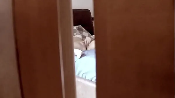 XXX Spying behind a door a teen stepdaughter masturbating in bedroom and coming very intense enerji Filmi