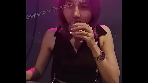 XXX Invite girls in the pub to fuck each other in the bathroom توانائی کی فلمیں