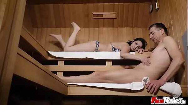 XXX EU milf sucking dick in the sauna filmy energetyczne