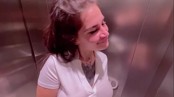 XXX Beautiful girl Instagram blogger sucks in the elevator of the store and gets a facial energijski filmi