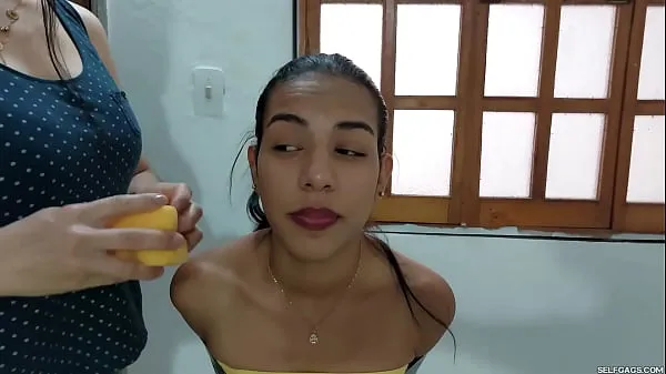 XXX Modelo de glamour bonito amarrado e amordaçado por humilhar Lezdom MILF energia Filmes