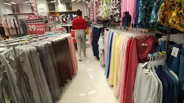 XXX I chase an unknown woman in the clothing store and show her my cock in the fitting rooms 에너지 영화