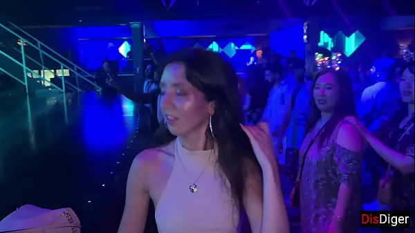 XXX Horny girl agreed to sex in a nightclub in the toilet energiafilmek