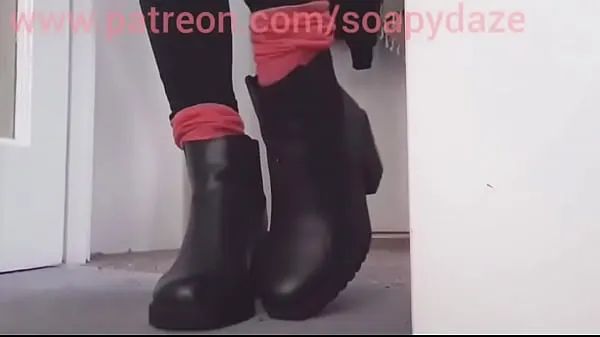 XXX Soapy Daze ASMR Custom Boot and Sock Removal Barefoot Relaxation Filem tenaga