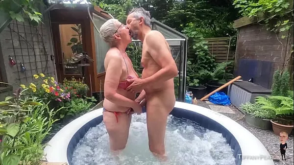 XXX Grandparents fondle and fuck in the hot tub ऊर्जा फिल्में