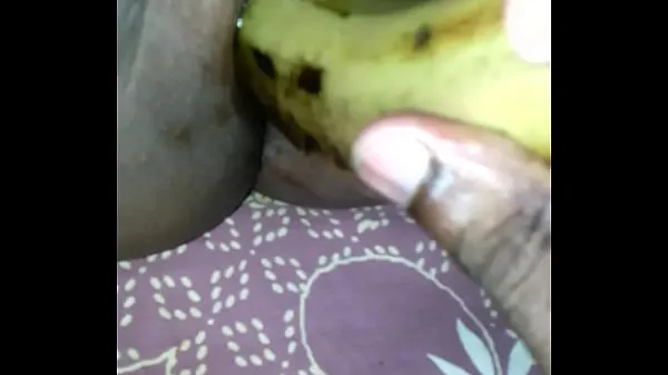 XXX Fille tamoule joue avec une banane Films énergétiques